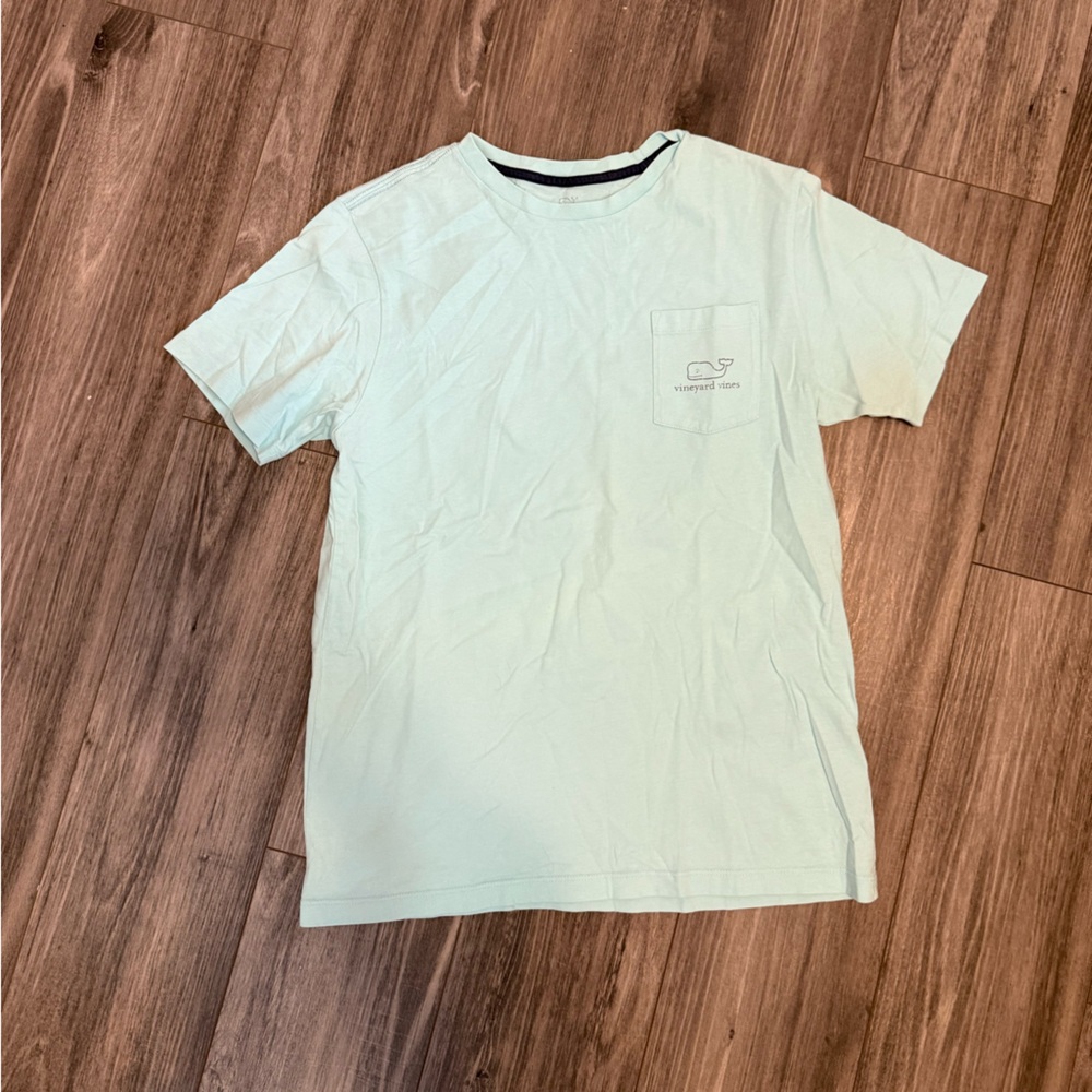 Boys Large vineyard vines tee